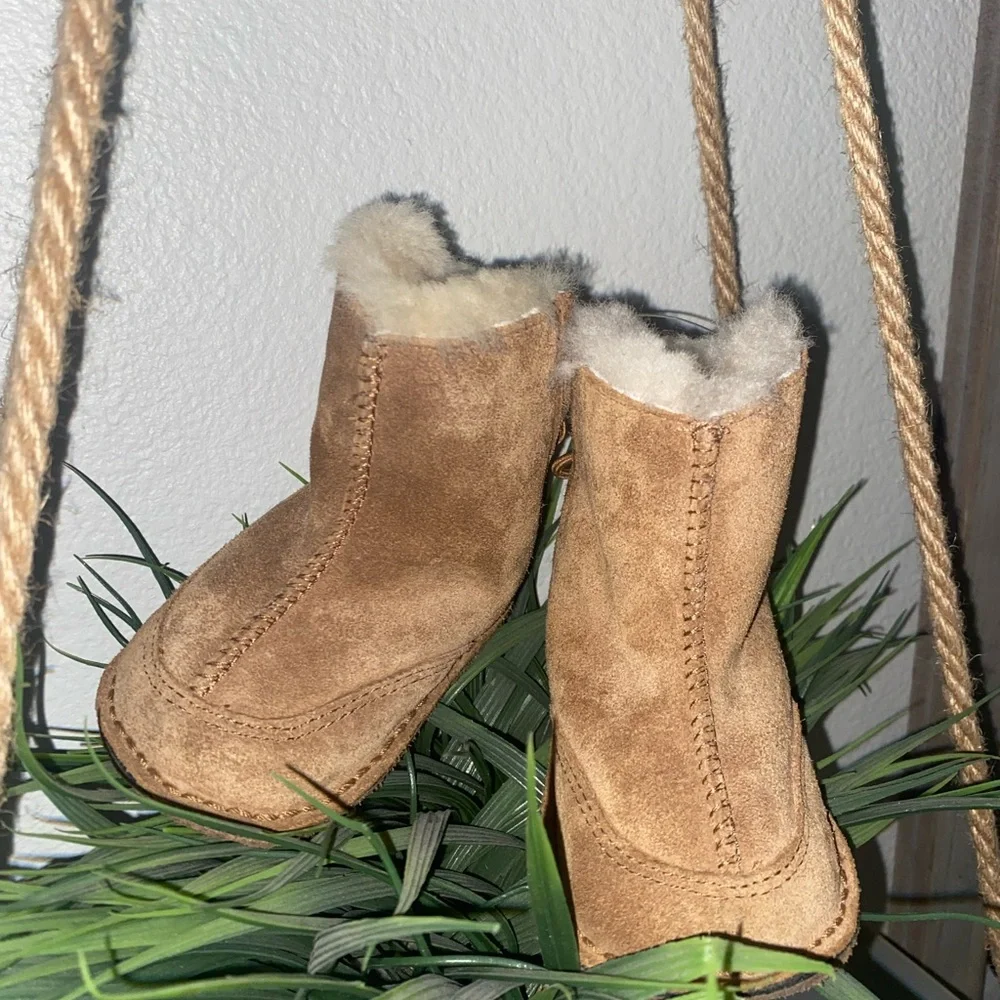 UGG Boots Shoes Booties (Infant) S/N 5206 Size S 6